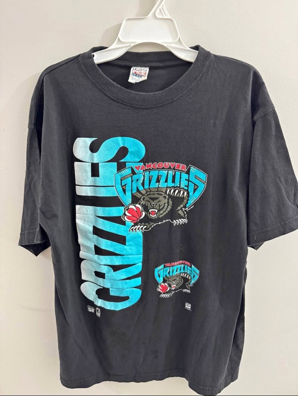 Vancouver Grizzlies Graphic Tee in Black & Teal